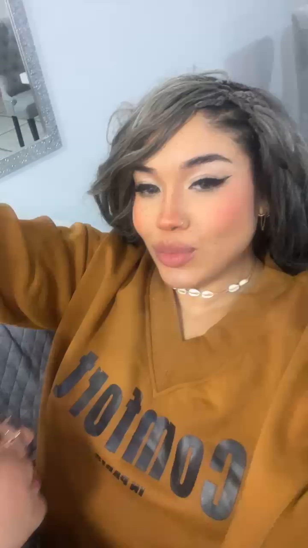 Friends, Kissing, Latina, latinas