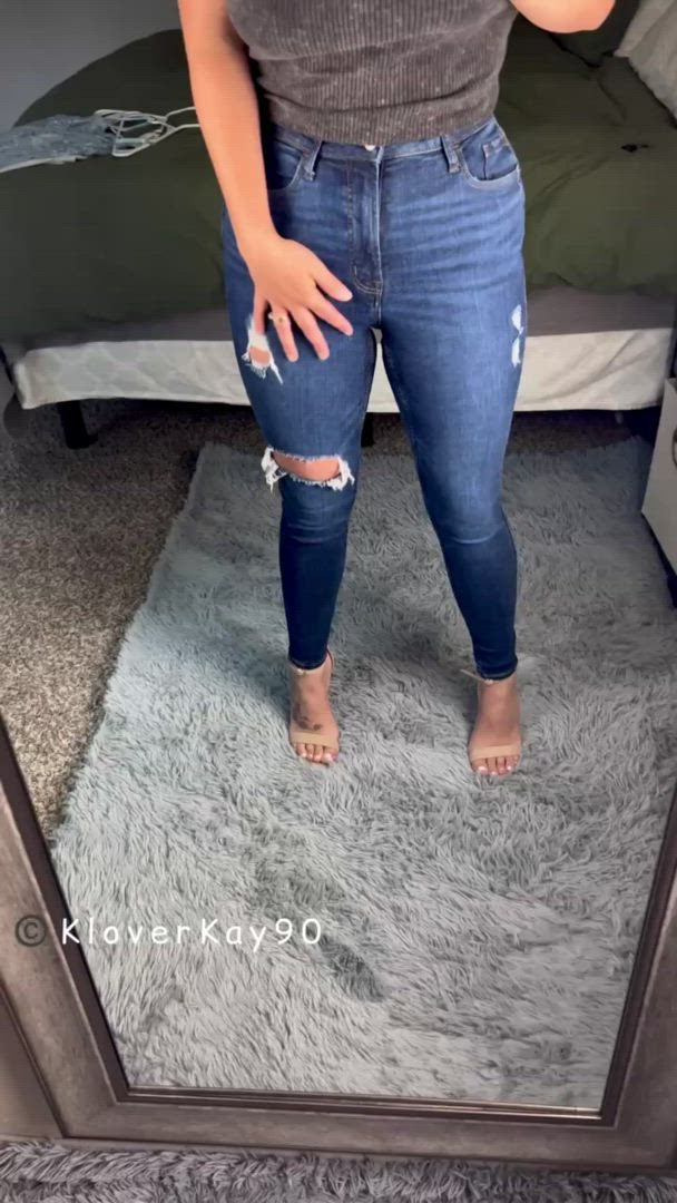 Just a curvy MILF with big titties, nothing to see here 😈😘 [F30]