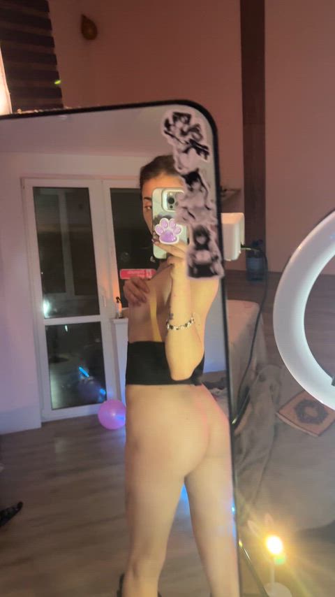 let me sit on ur lap