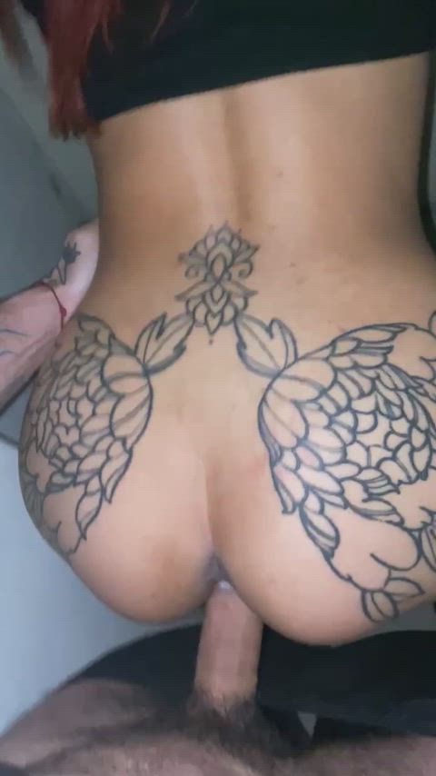 All eyes on this Latina when she bends