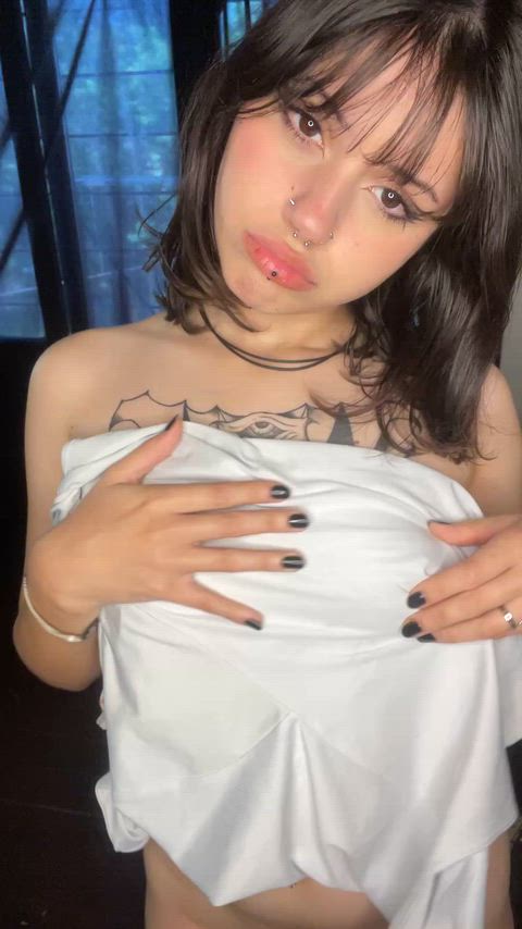 FREE OF 💕 This is Ellie — soft voice, bold personality 😏 I don't just say nice things, I actually do them. Stay and you may discover more than you expected 💫 My secrets are waiting for you in thumbnail