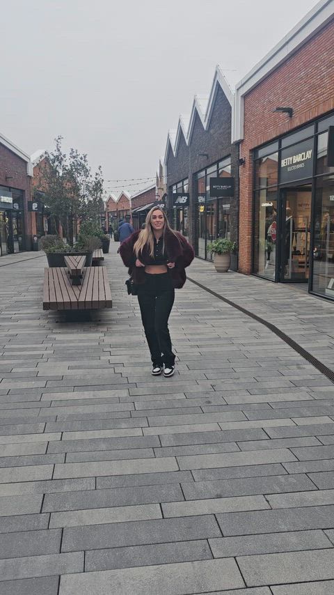 Droomy weather but that won't stop me from flashing lol... (Dutch, accountant)