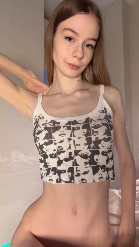 You mind fcking a girl with small boobs