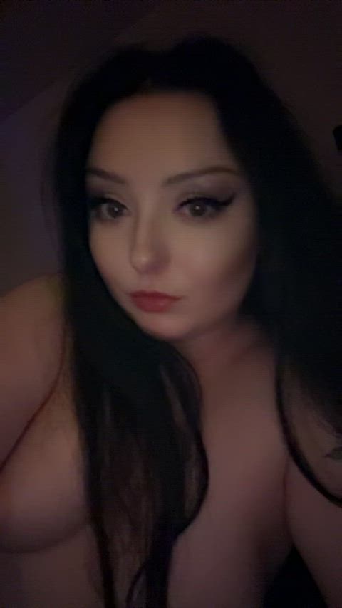 Would you share a bed with me? 😋