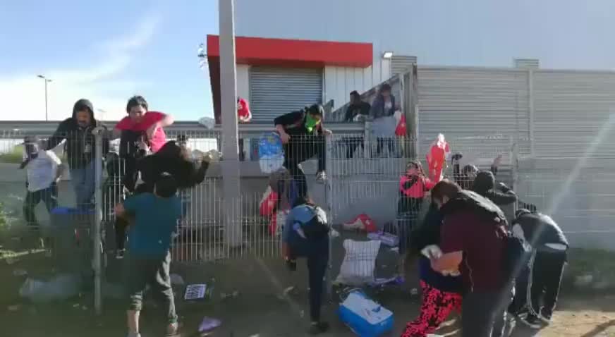 bbw enf gets stuck on fence