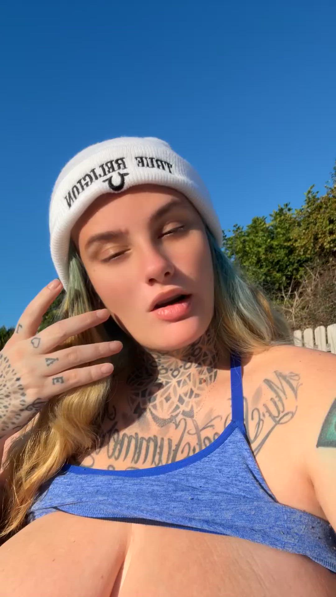 TITS AND TOE
