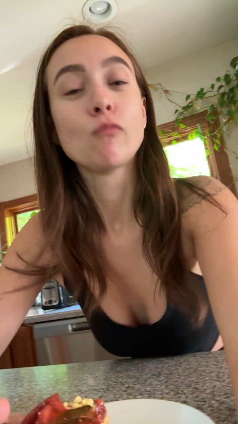 Piper Quinn - Free Use Breakfast