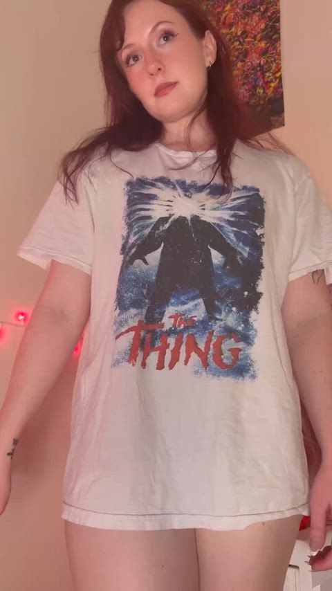 Itβs almost Halloween!! Come chill with your fav horror nerd gf ^~^