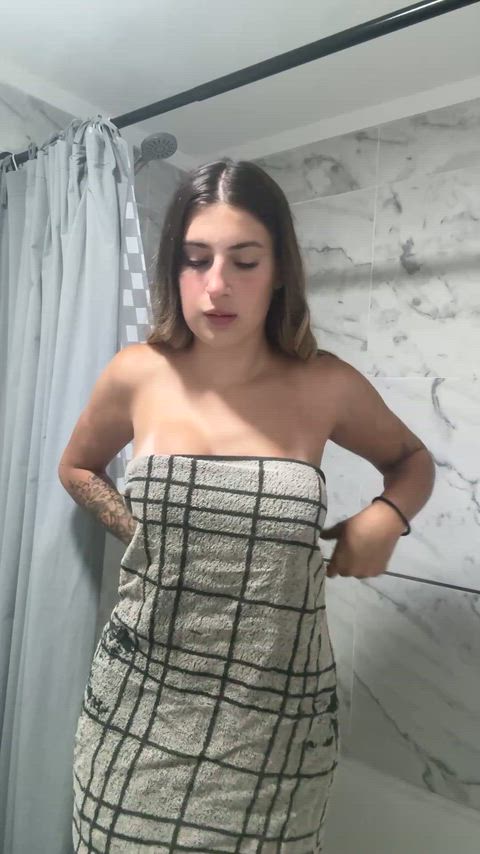 Someone needs to fuck mee while I’m on winter break daddyyy