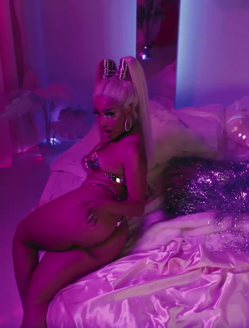 Doja Cat - That ass in 'Cyber Sex' music video