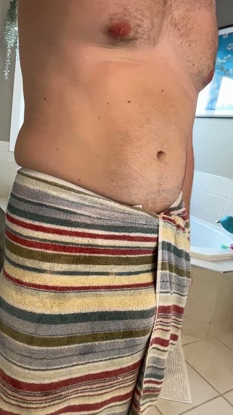 Ripping off the towel (38)