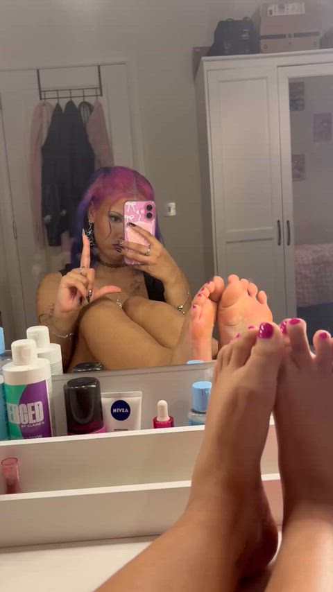 it’s finally february, aka black history month AND my birthday month! looks l!ke you have no excuses not to spoil me 🤭 get to sending for my feet simps 🦶🏼