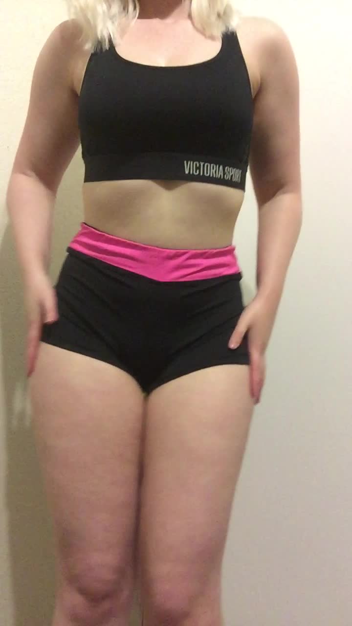 Hope my gym outfit isn’t too distracting. 😘
