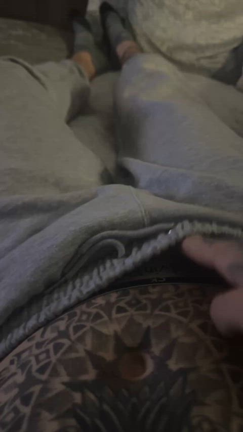 Grey jogger season baby 😏