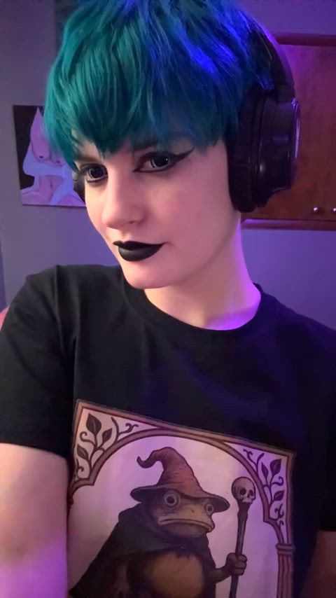 Just because I have short hair doesn’t mean you can’t pull it