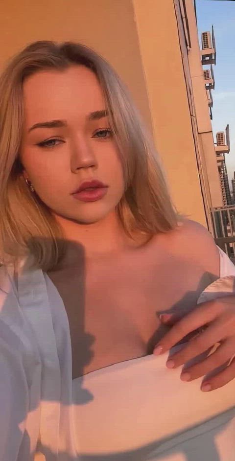 I'm so turned on, I need you to play with my tits!