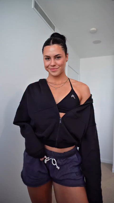 Desi Johnson [gif]