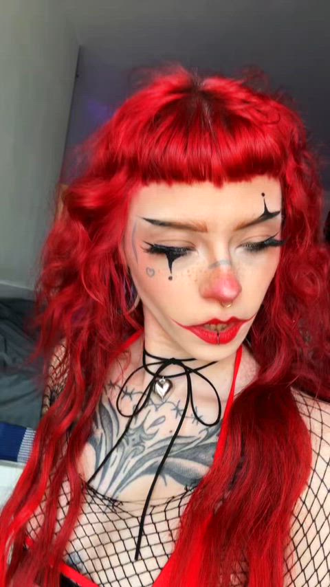 this redhead clown girl wants to honk honk ur face