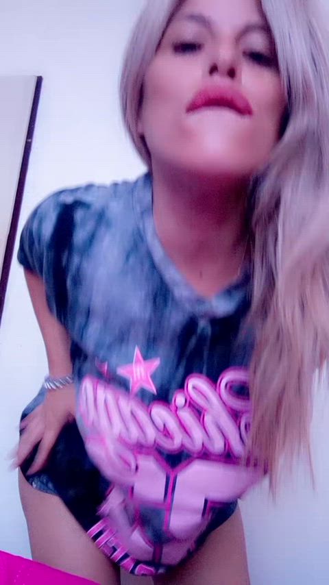 Pregnant and horny... what are you in the mood for? Vcall, live sexting, dirty fetishes, dick rate, roleplay, or taboo? Accepte Skrill, Paypal , throne let's play add me Snapchat @jazmin_roman25 tlgrm @sweet_blonde2