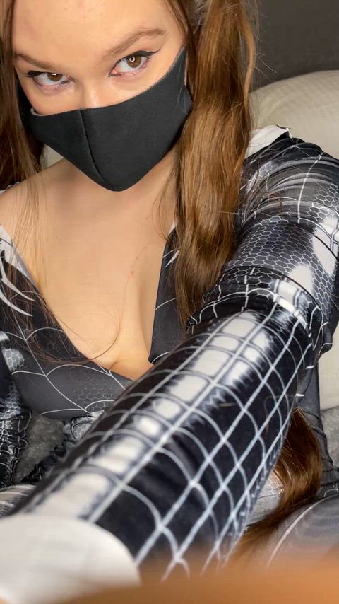 Spider woman plays with her pussy