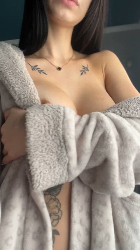 Hope you wanna kiss me down there 😌😍