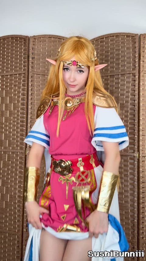 Want in? (Princess Zelda Cosplay by SushiBunniii)
