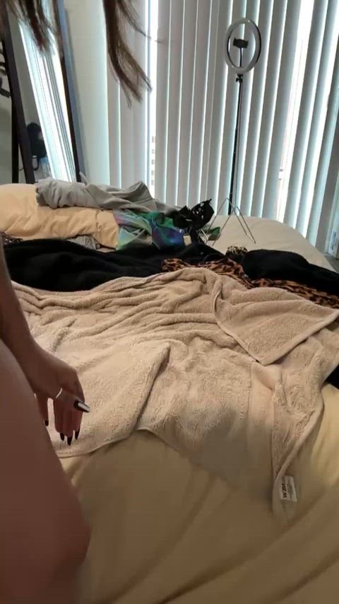 Be honest, would you eat out a 33 yo chubby mom?