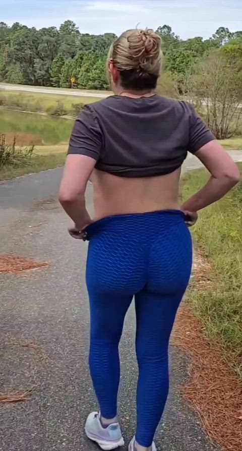 [F4M] North Florida hotwife hitchhiking looking for hung cute guys