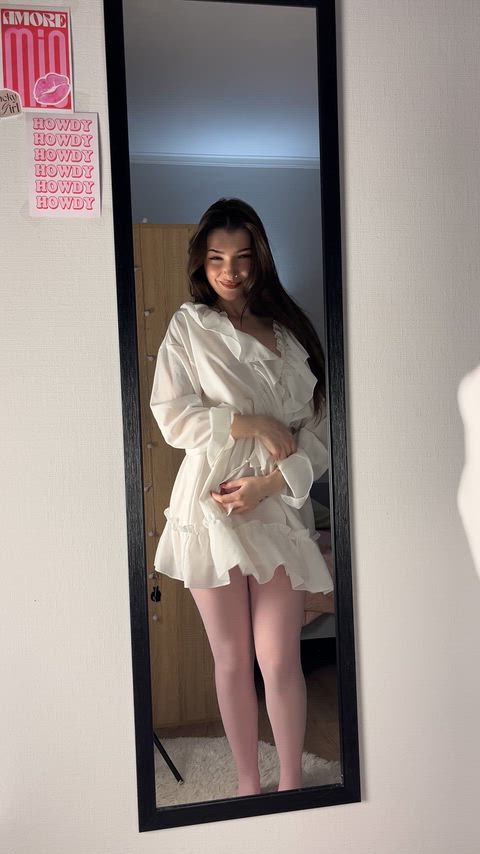 No clothes needed when i look like that