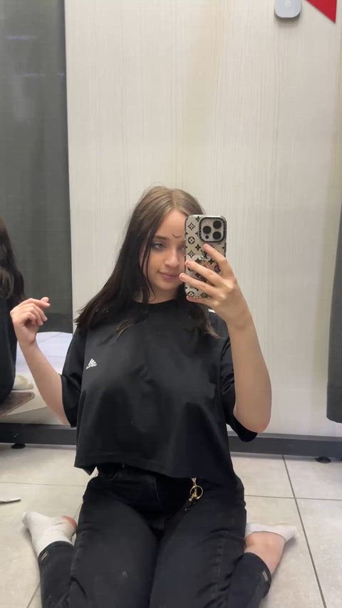I prefer to be bare in changing rooms