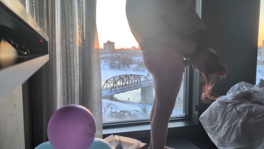 Let's put on a show in the hotel window