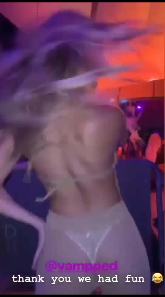 Alexa Collins slip while dancing caught on ig story