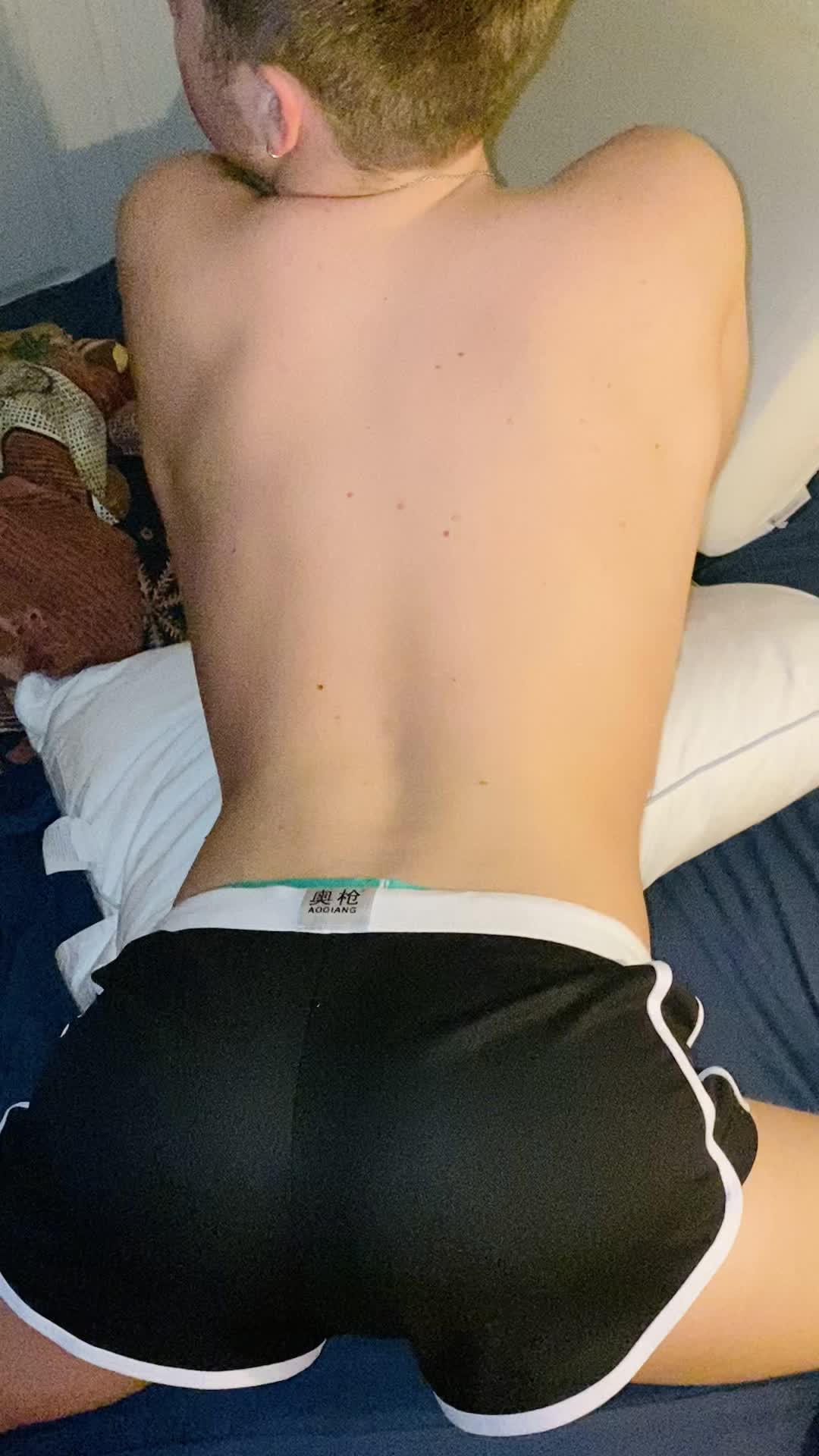 I love when he plays with my booty ✨🍑