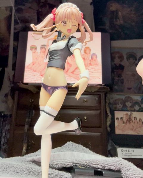 Maid Kuroko maidly duties.