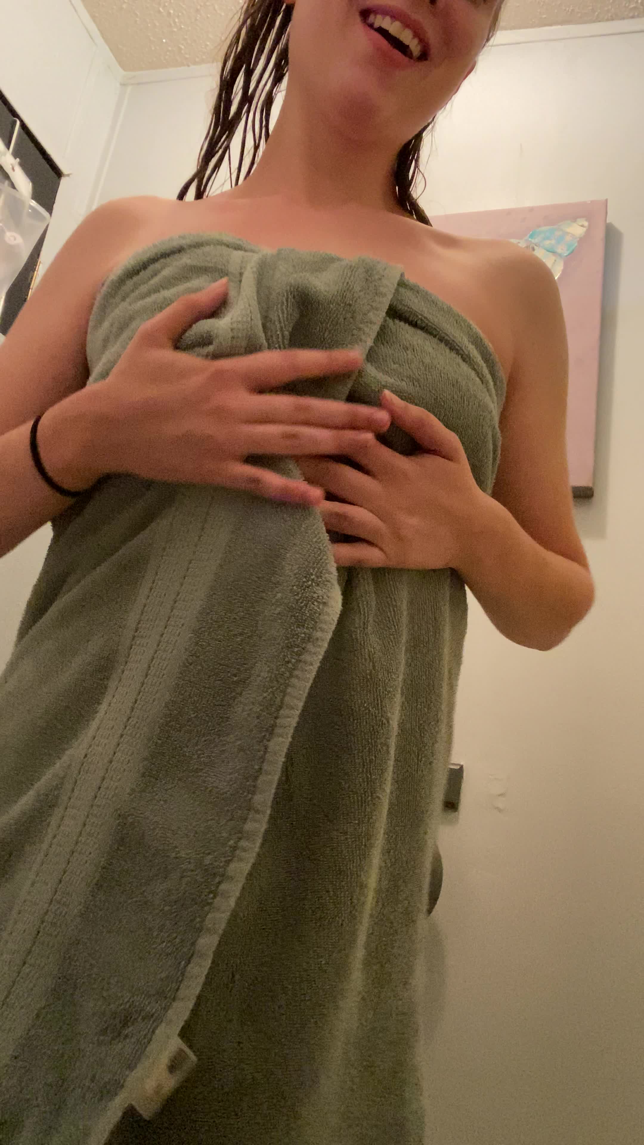 Happy Monday! Here’s a towel drop!