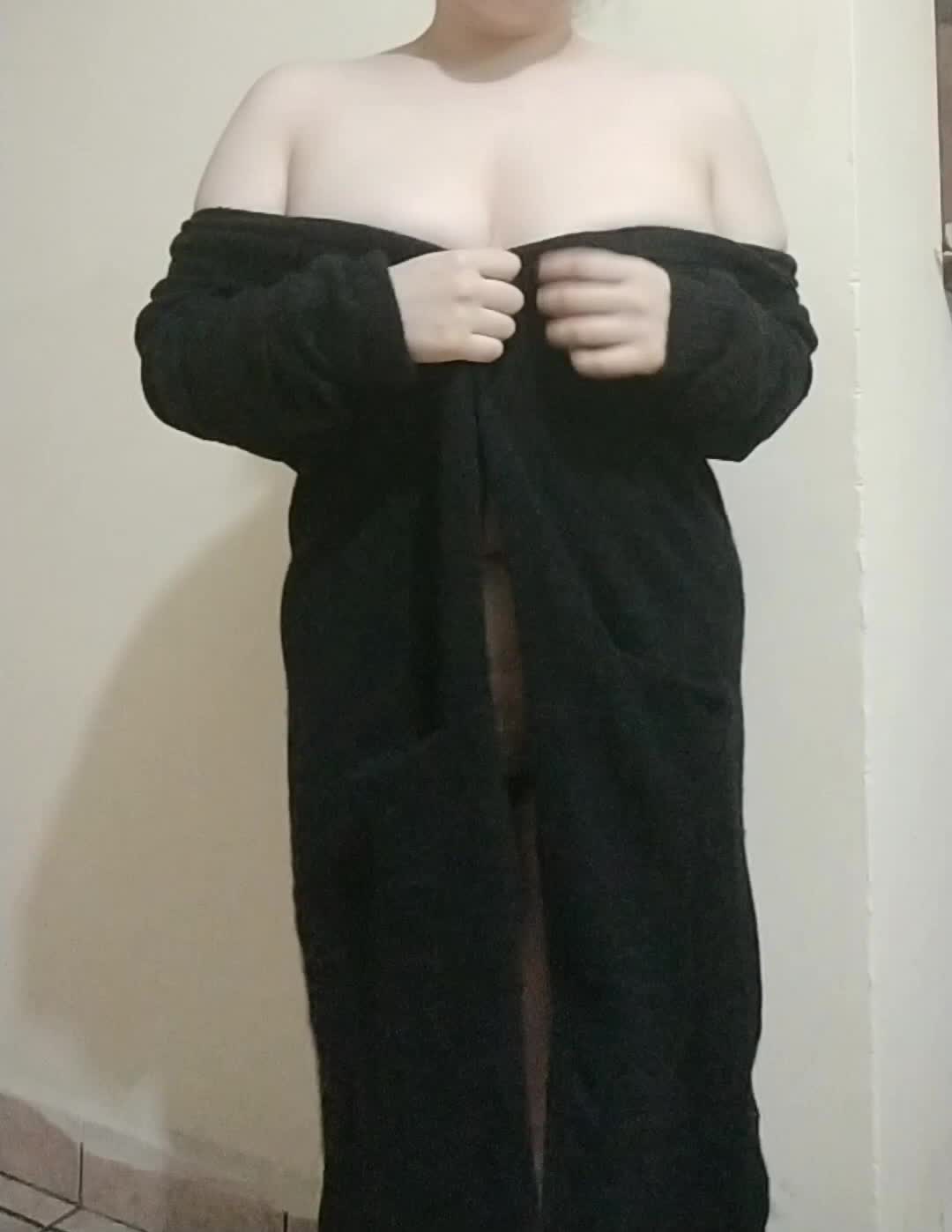 Am I too chubby? Feel like a shapeless blob everytime I check this sub :(