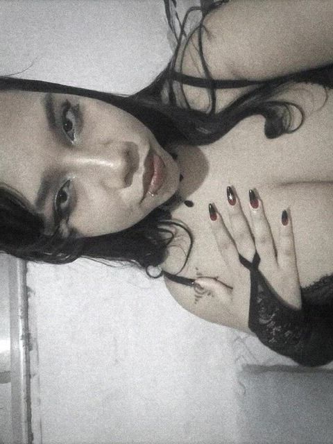 Will you be a good boy for that Goth Latina Mommy, pet? 🖤💀