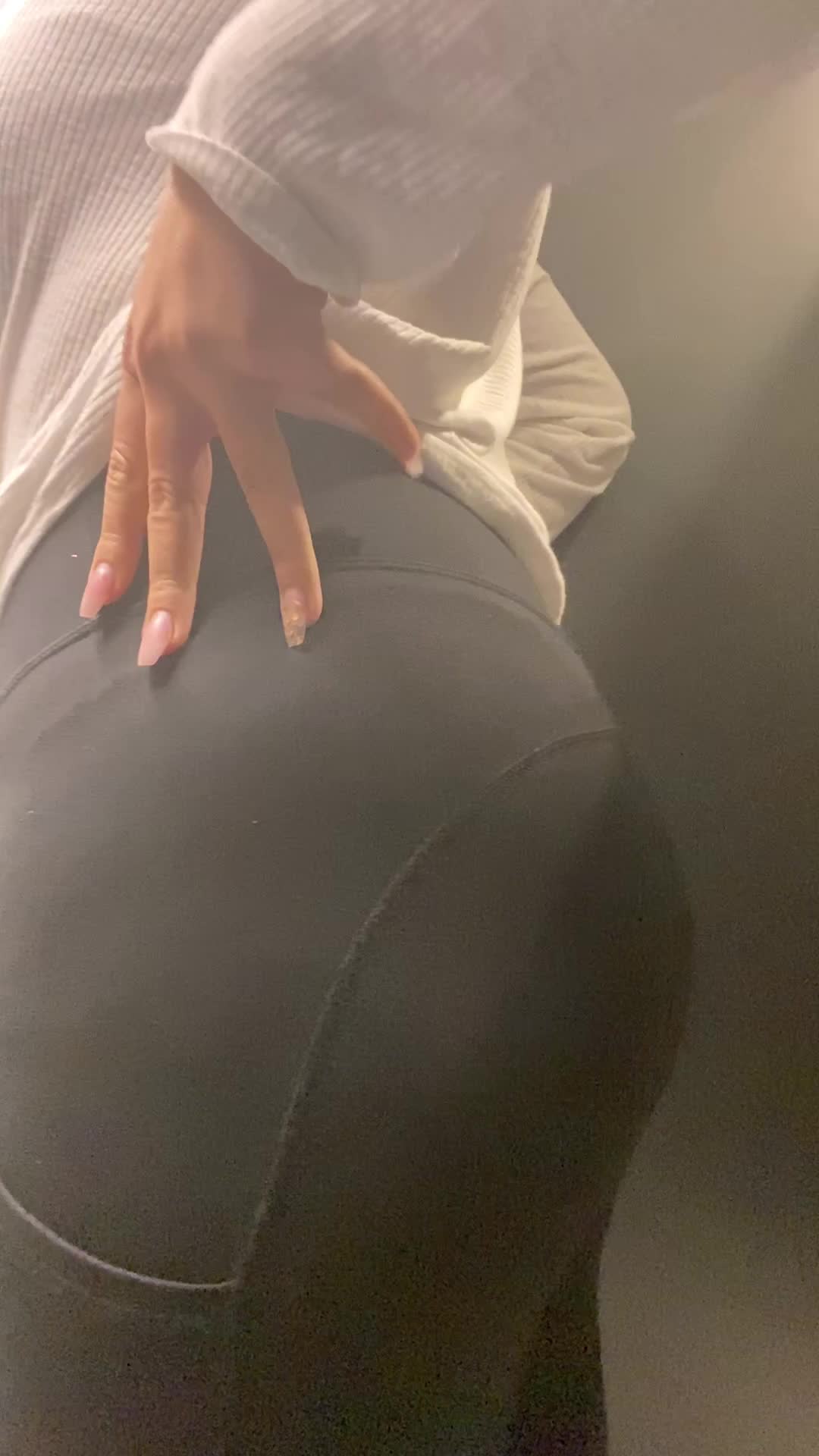 Who doesn’t love a girl with a at ass 💕