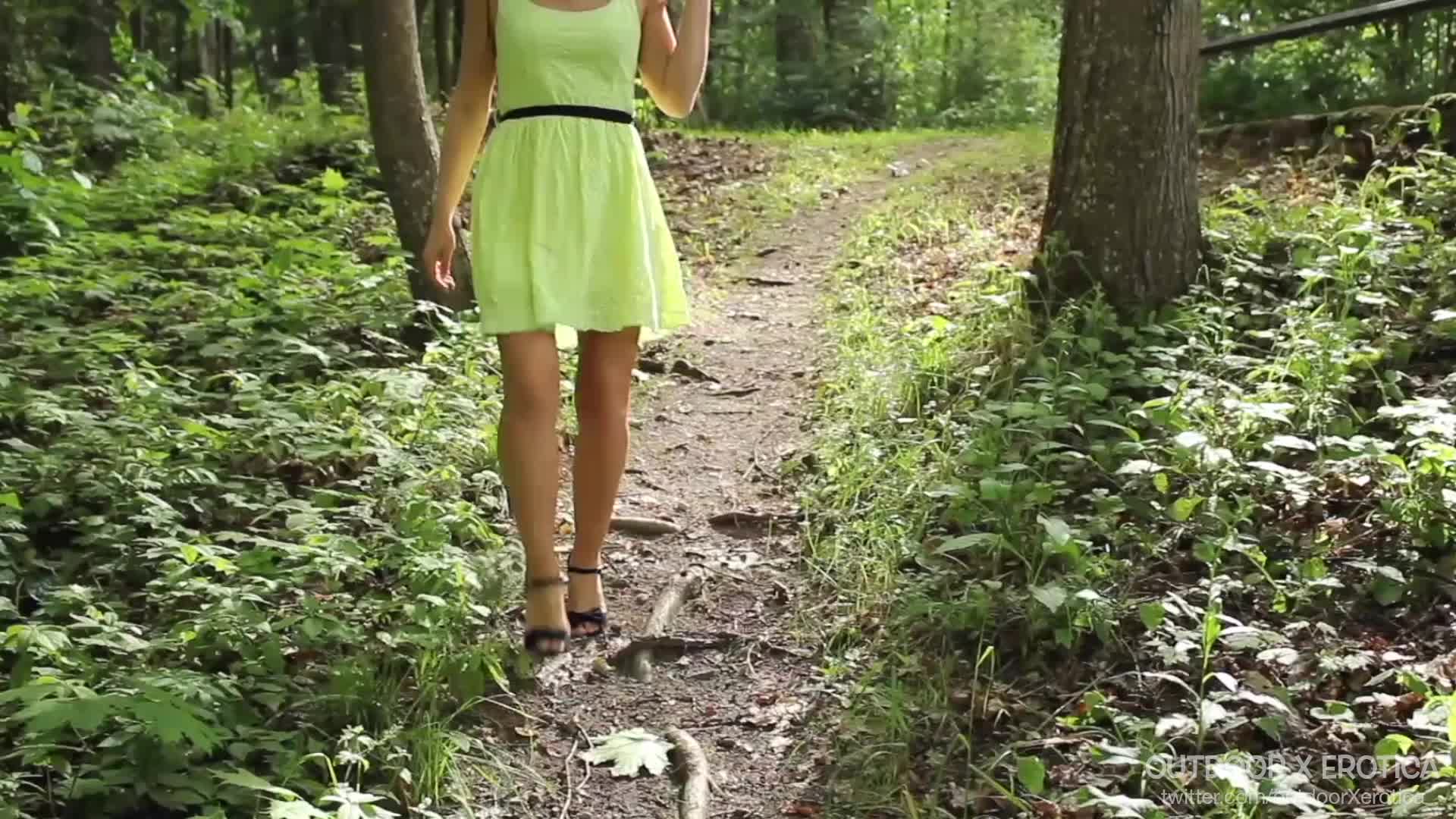 Leila flashes her goods