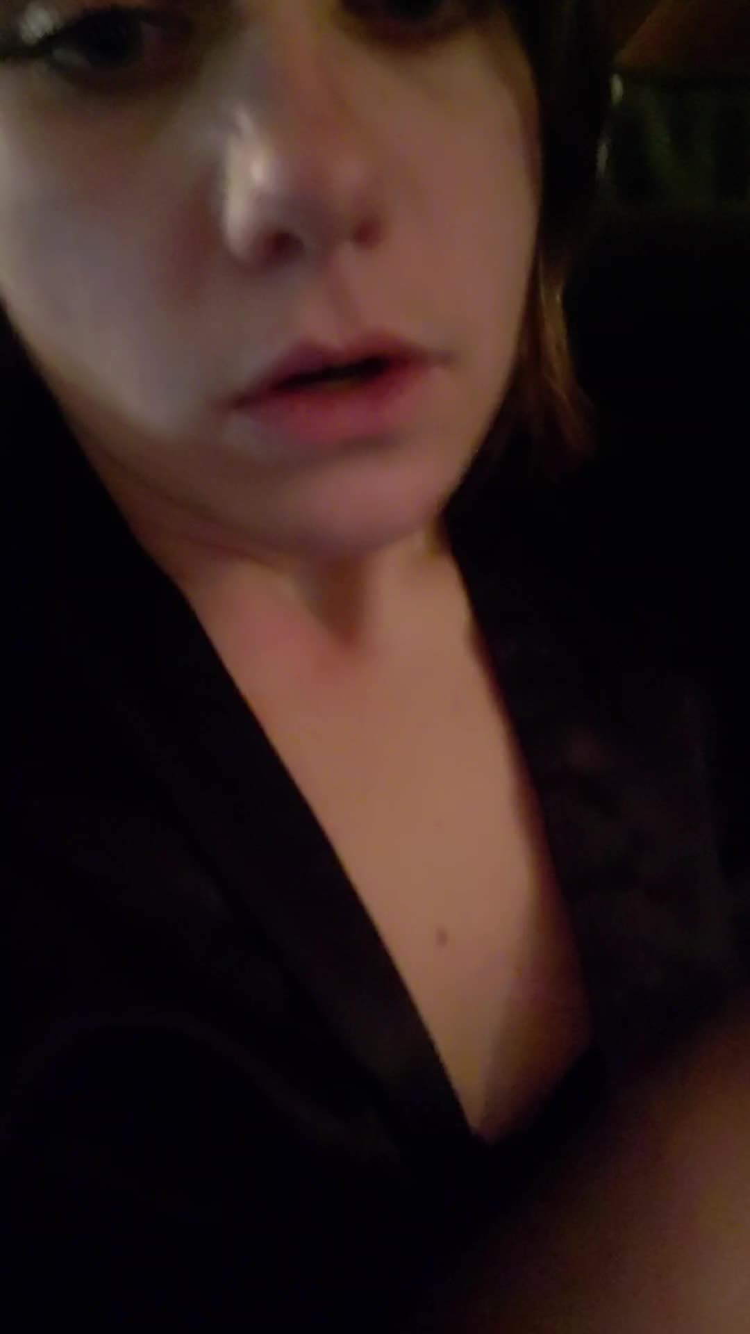 Peak a boobs 