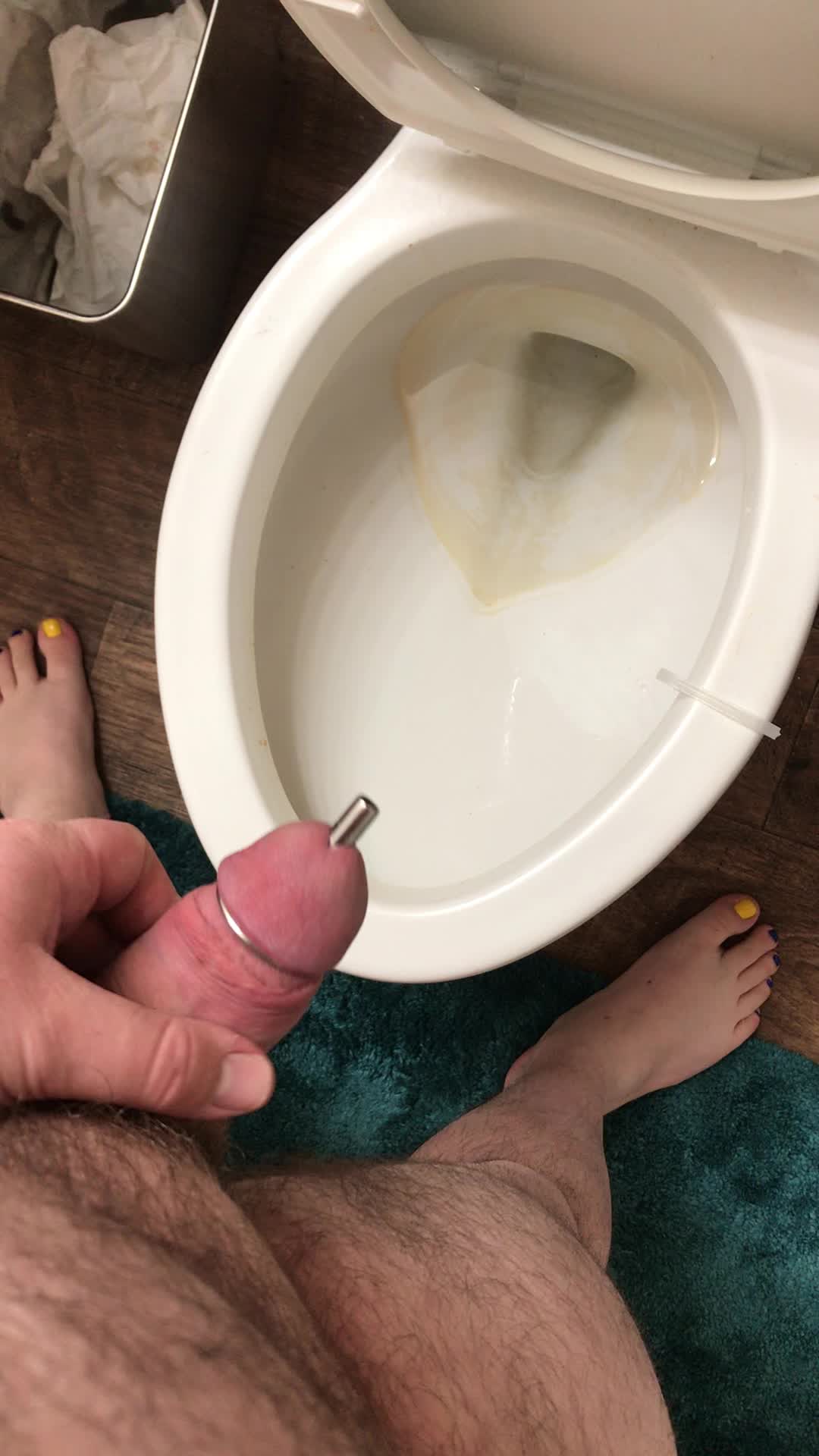 Peeing with the hollow flexi-sound!
