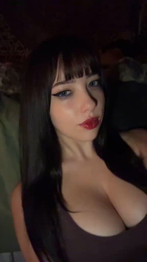 Calls herself pro shitposter, now making thirst traps for views