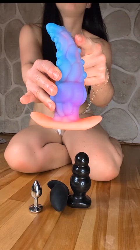 Big tentacule buttplug is leaving me breathless