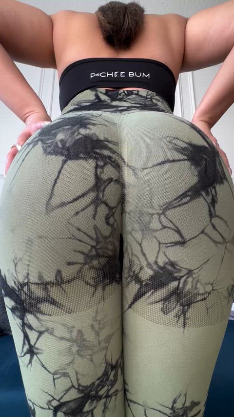 I wanna wiggle my booty up against your face ;)