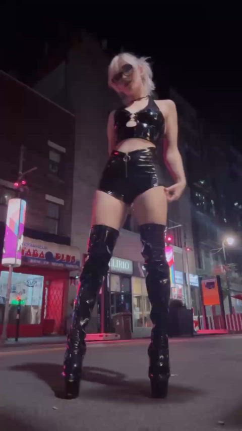 I was begging for attention out on the street with my ass in these shiny shorts... and I got it :3