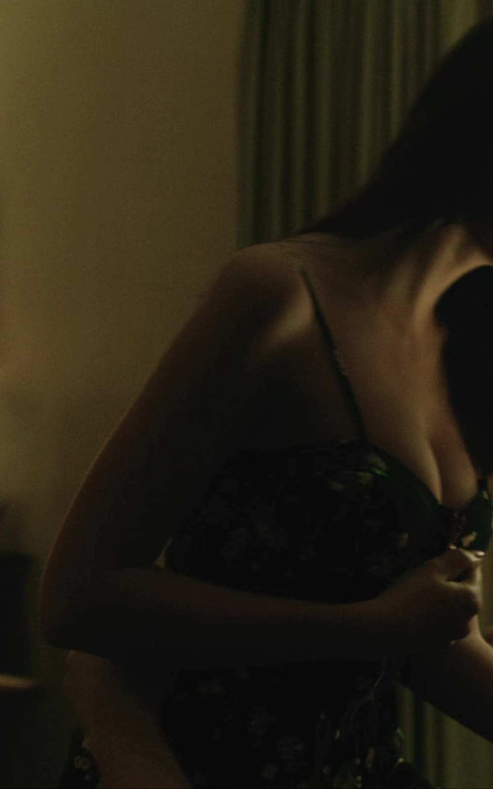 Emily Ratajkowski in Gone Girl