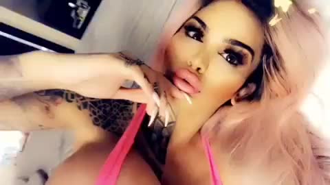 The perfect bimbo 😍😍