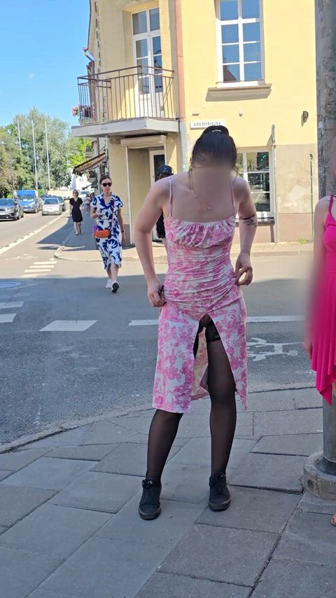 No shame pussy flashes for everyone