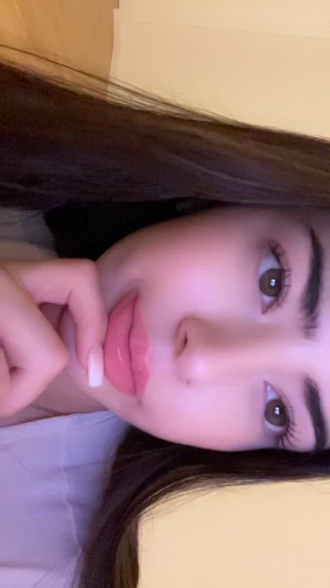 Was würdest du alles mit mir anstellen, wenn ich so auf dich warten würde? 🥵