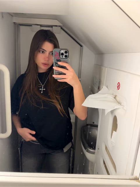 I just wanna show my naked tits